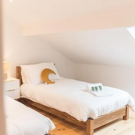 Stylish, Family Friendly Central With Wood Burner *