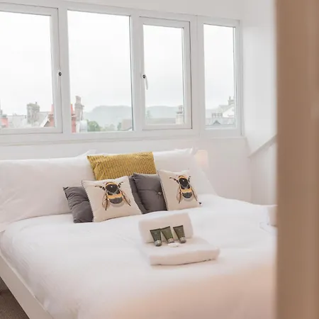 Stylish, Family Friendly Central With Wood Burner Windermere